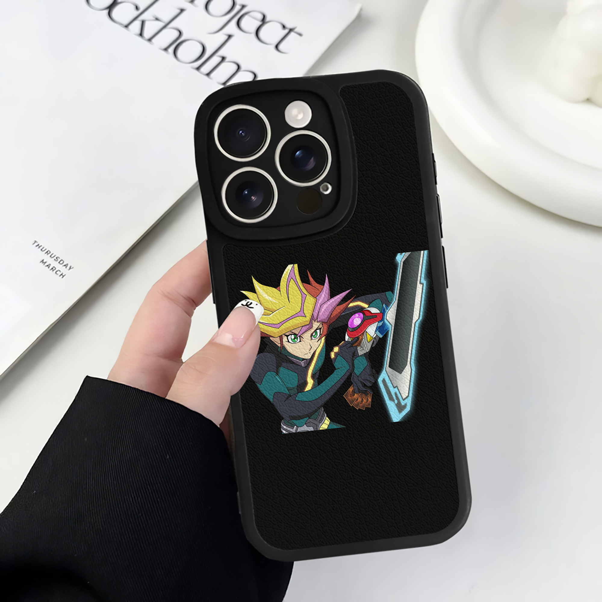 遊☆戯☆王 Yu-Gi-Oh! 【iPhone 16シリーズ対応】シリコンスマホケース（レザー調） 材質：シリコン